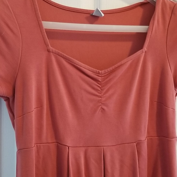 Old Navy maternity dress - Picture 2 of 4